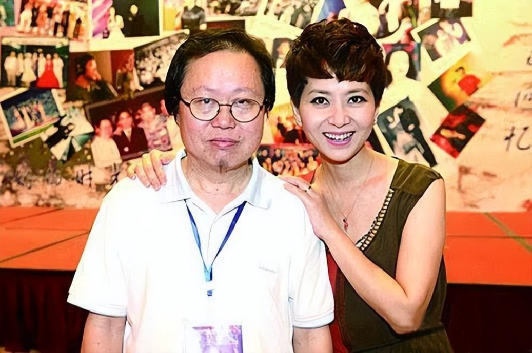 陈小奇与歌手甘萍"南方流行音乐教父"陈小奇成就了很多享誉全国的好