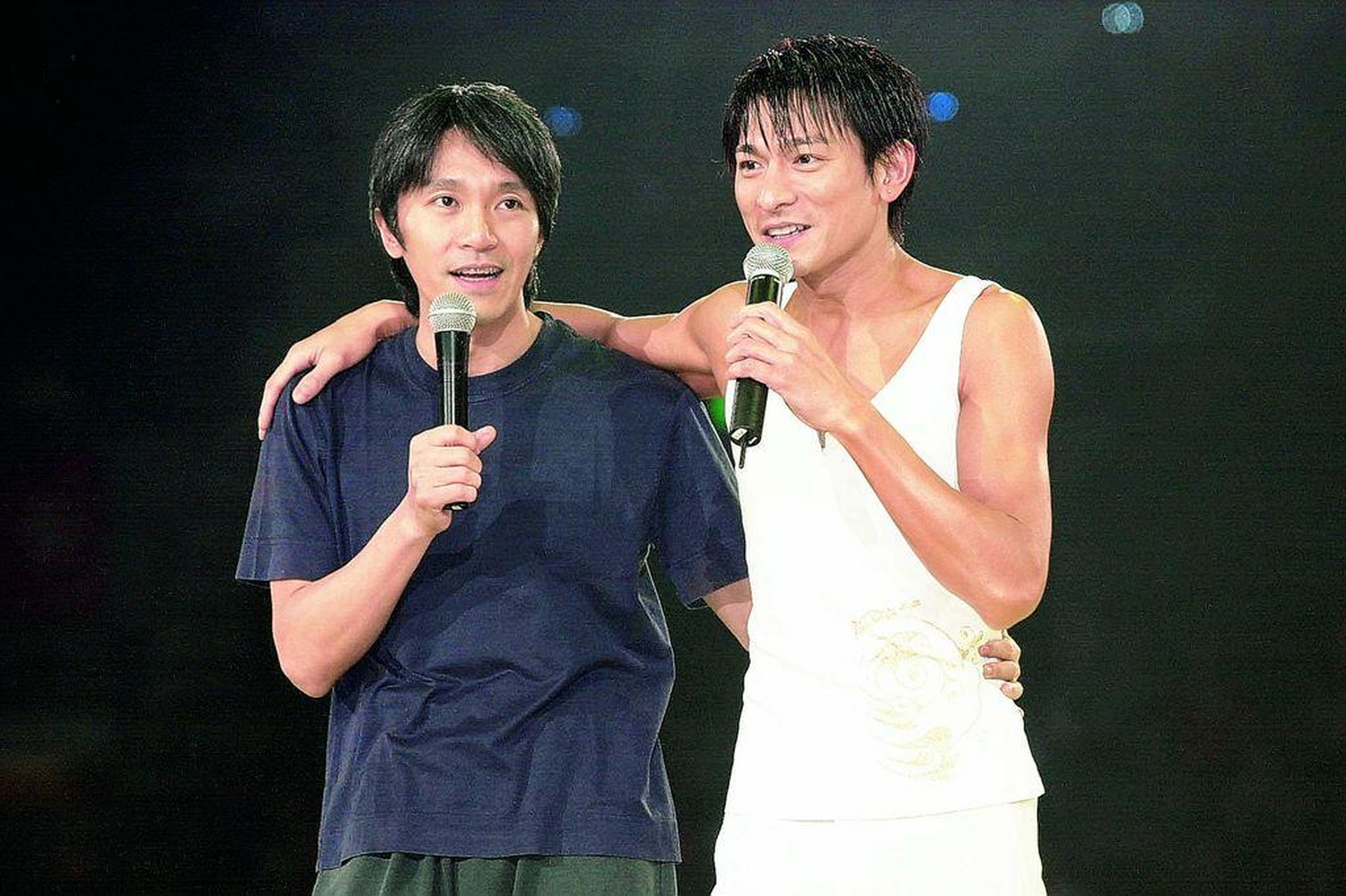 2001年,刘德华演唱会惊现周星驰!两大巨星同台,燃爆全场!