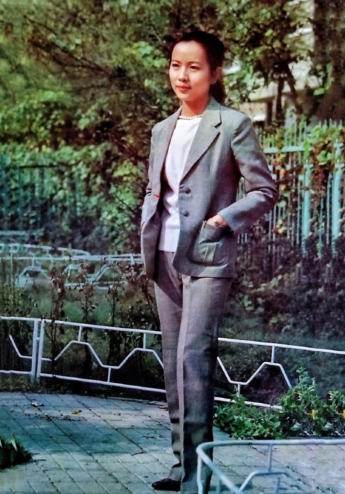 回顾洪学敏独家画册从幼年到65岁从影星到女强人如今也老了