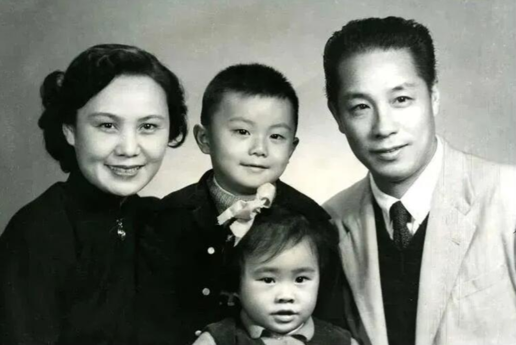 回顾艺术家白杨41年婚姻催人泪下老伴离世5年后她追随他而去