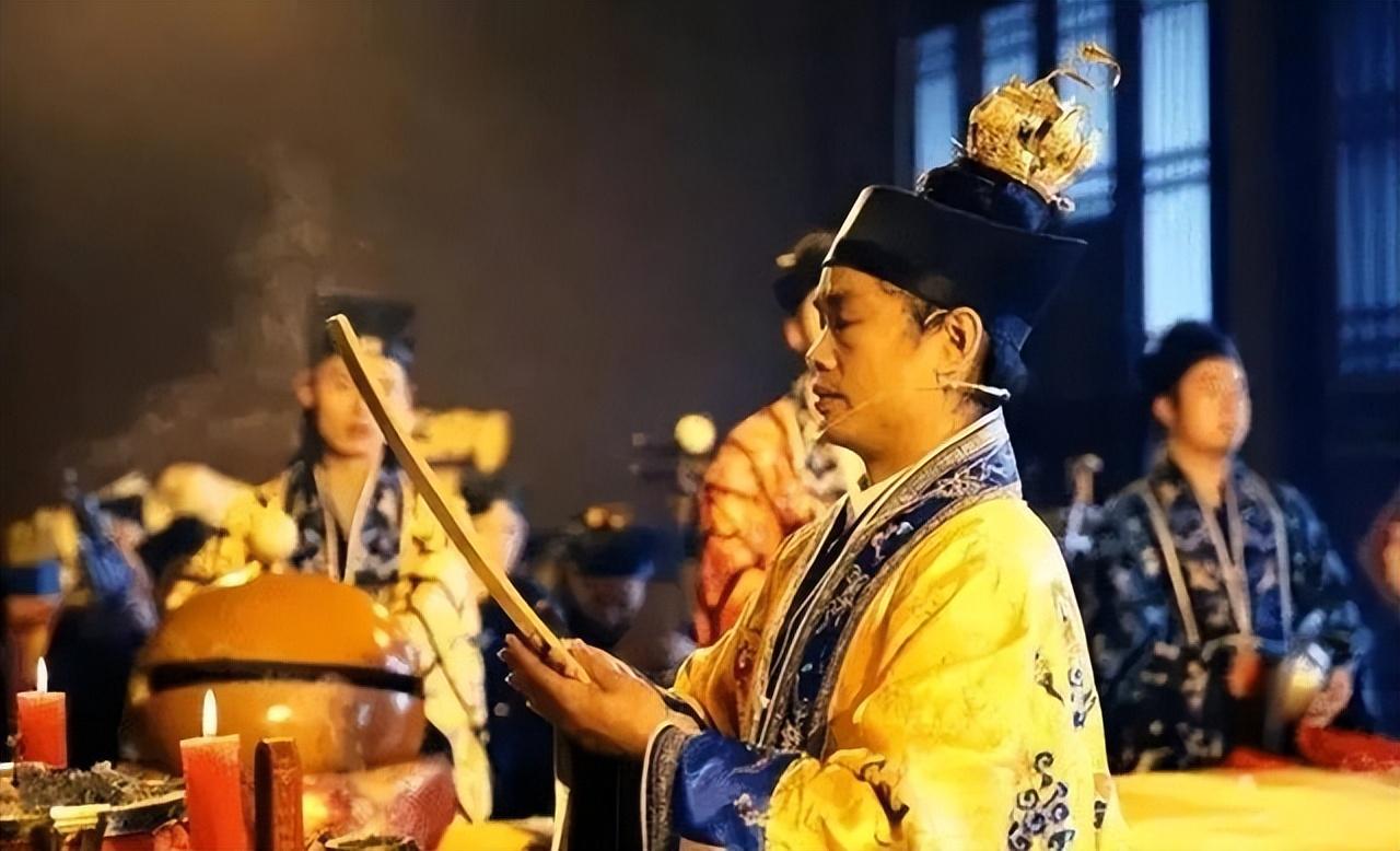 乾隆让道士求雨道士作法后果然下雨乾隆拉出去砍了吧