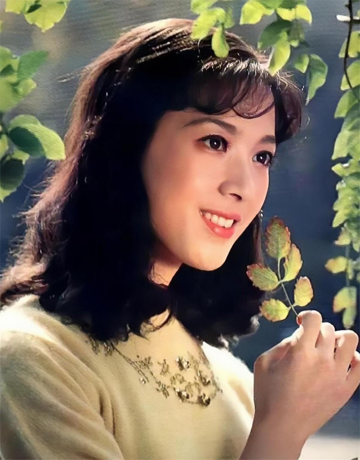 回顾演员霍秀80年代红极一时巅峰时莫名隐退今人生现状如何