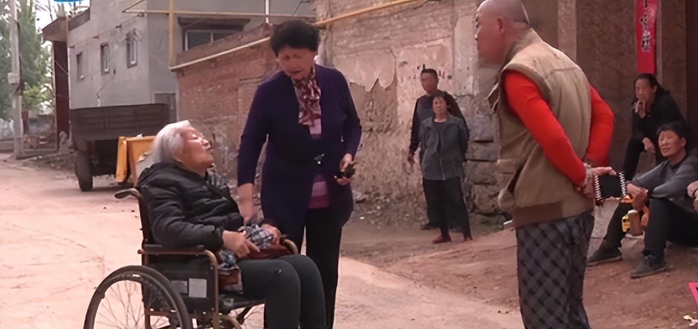 回顾河南91岁老人被拒之门外大儿让她进门我对不起去世的妻子