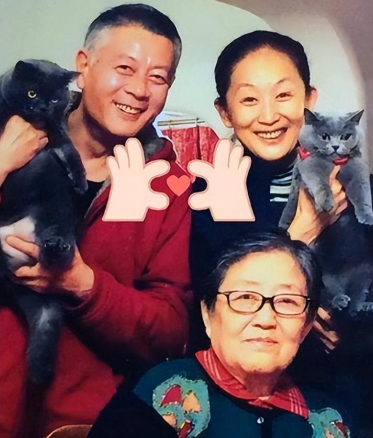 回顾演员巫刚和赵英离异后62岁依旧单身有陈瑾陪伴不觉孤单