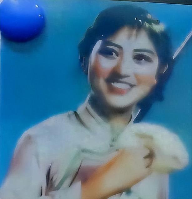 回顾张素霞全心全意支持儿子黄晓明曾对前儿媳杨颖赞不绝口