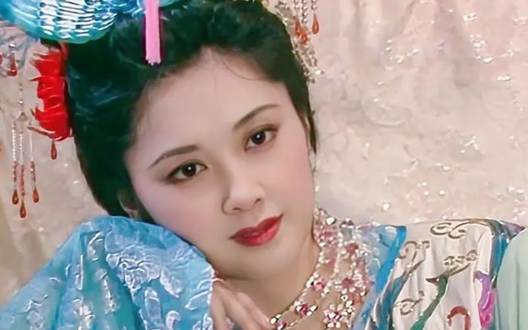 回顾演员霍秀80年代红极一时巅峰时莫名隐退今人生现状如何