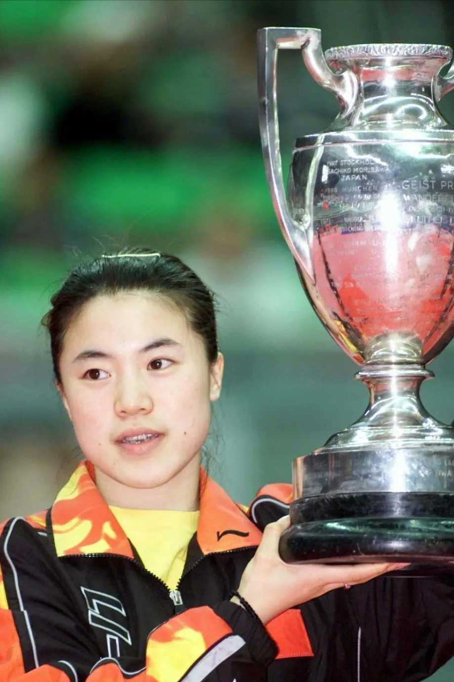 退役后变漂亮的四位国乒女将张怡宁嫁得好李晓霞最幸福