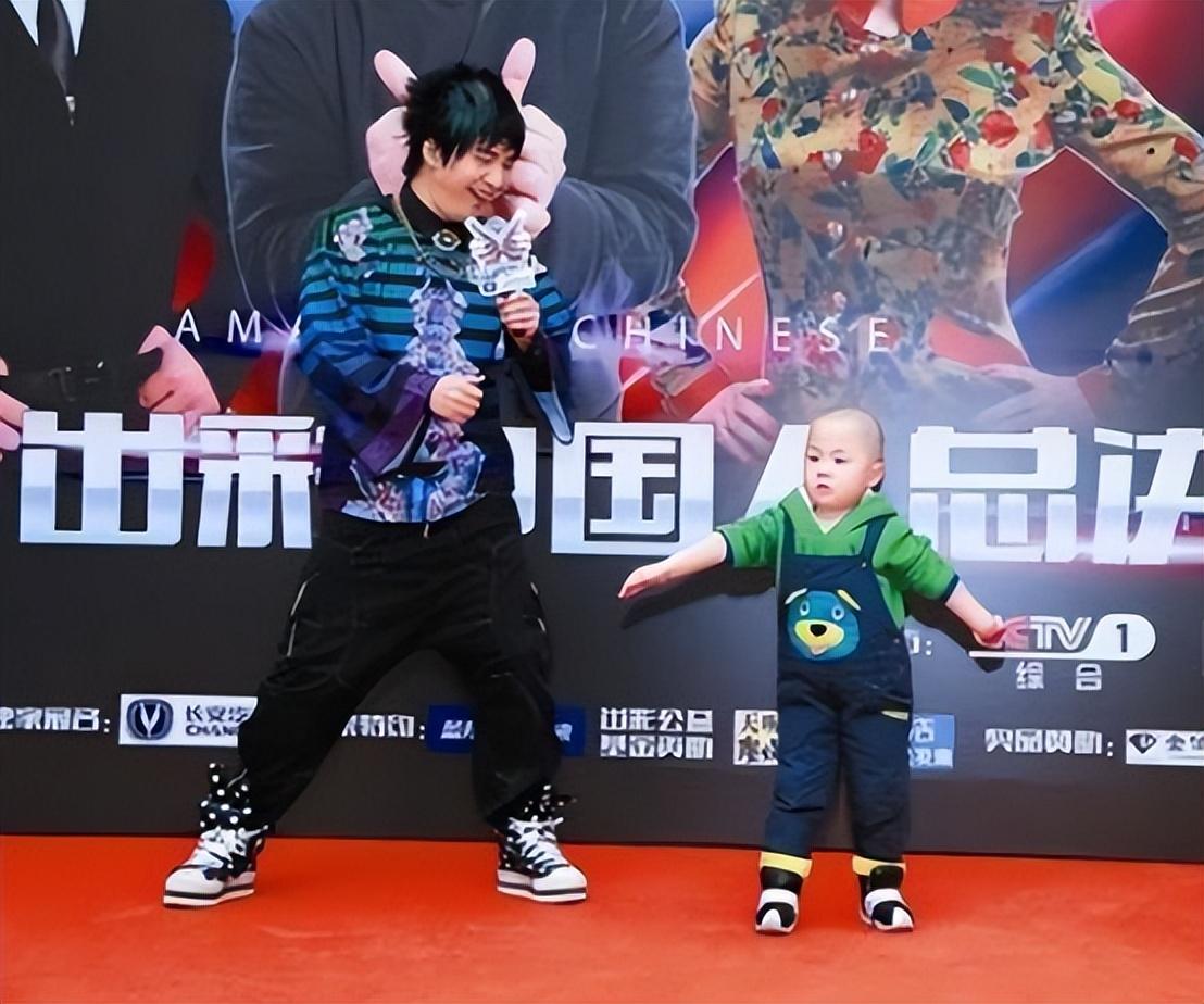 2003年,当时正值山东卫视的节目《我是大明星》正在海选.