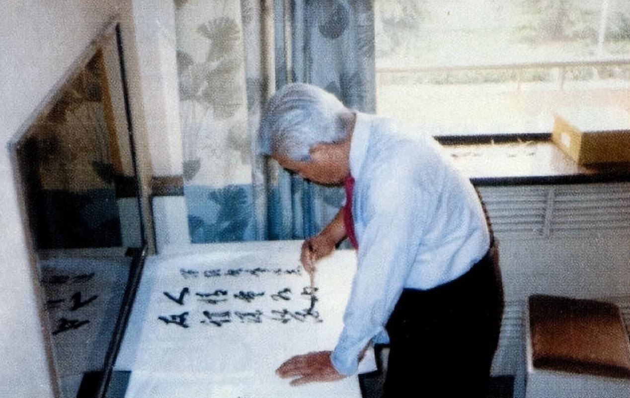 回顾八一厂男星李炎:银幕高干专业户,妻子恩爱一生,70岁因病去世
