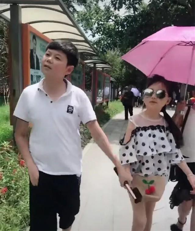 袖珍夫妻小邱身高图片