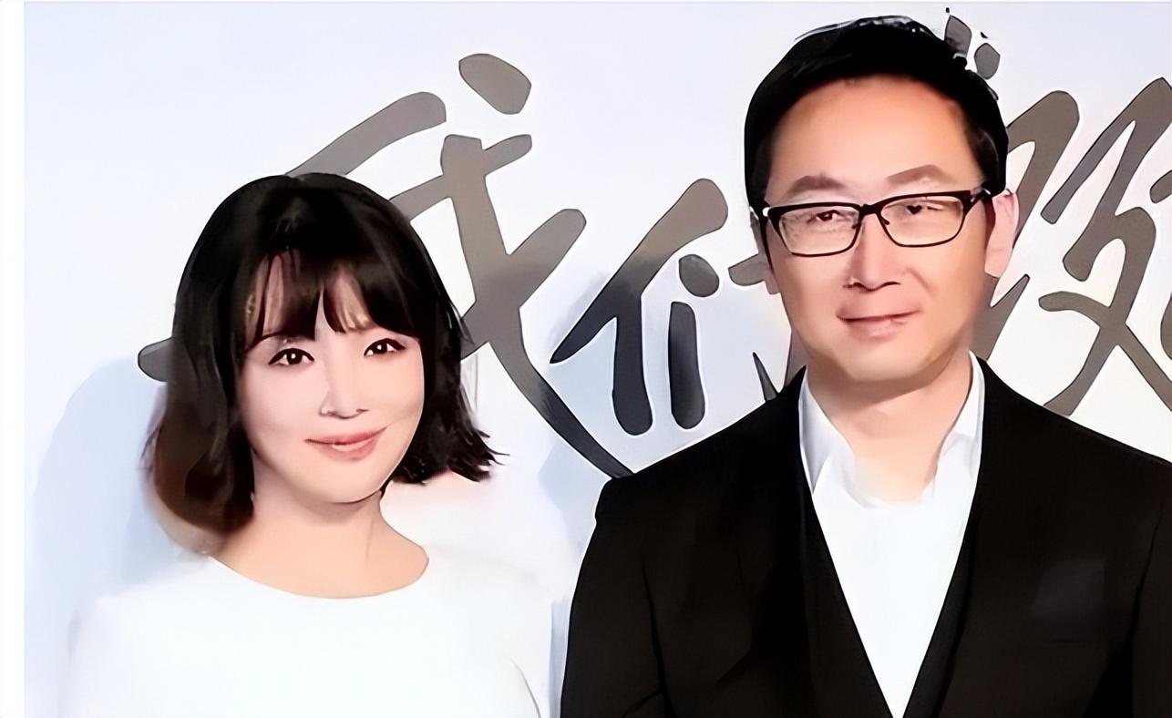 回顾主播胡蝶闪婚嫁大12岁名导婚后独自产检7年两胎很幸福