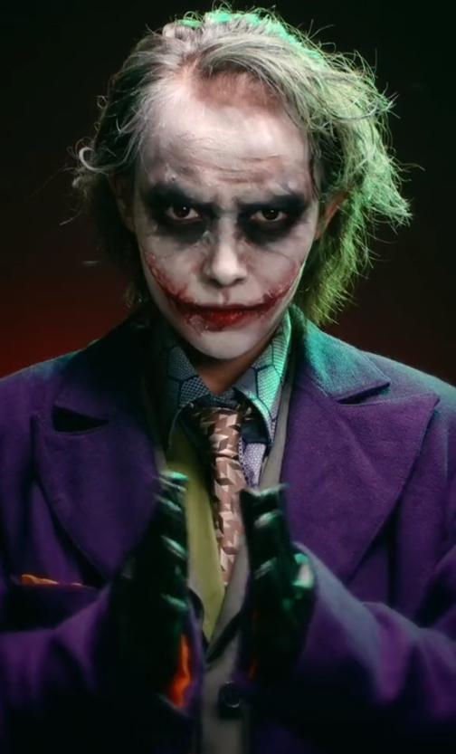 bobo的成名之作有两个,一个是对科比·布莱恩特的仿妆,另一个是对天王