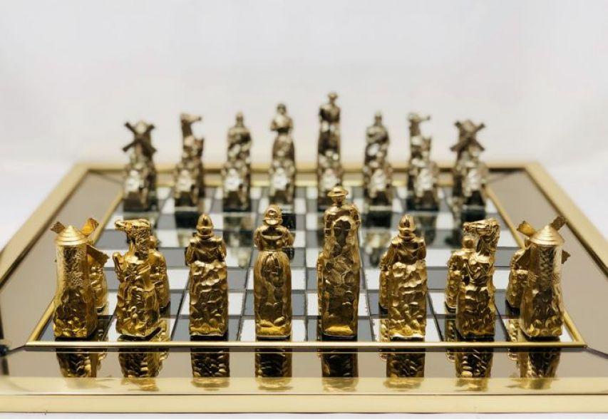 汉文化有着浓厚的兴趣,在了解汉文化的过程中,康熙曾一度迷上中国象棋