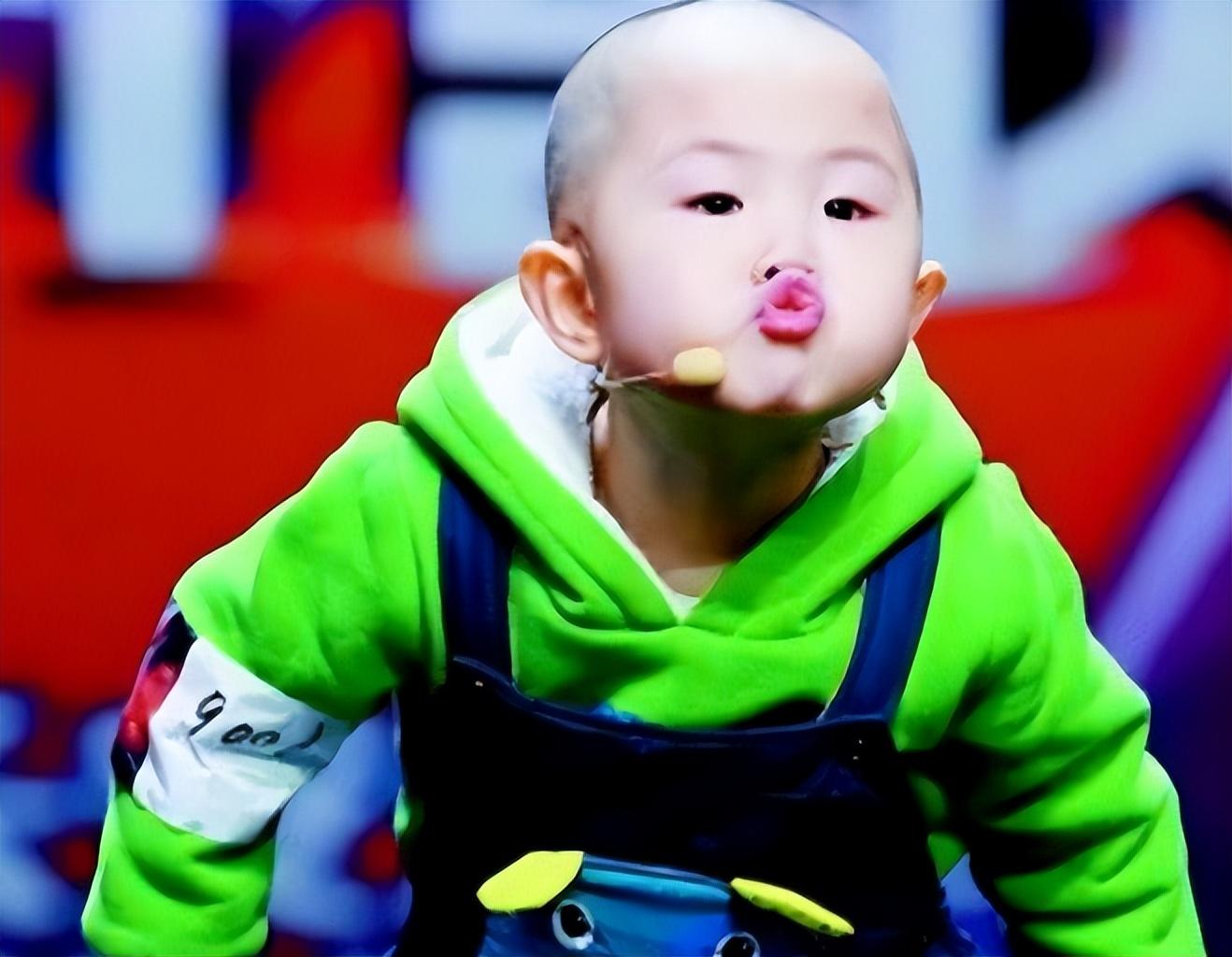 回顾张峻豪3岁成名5岁上春晚如今13岁的他仍是父母的骄傲