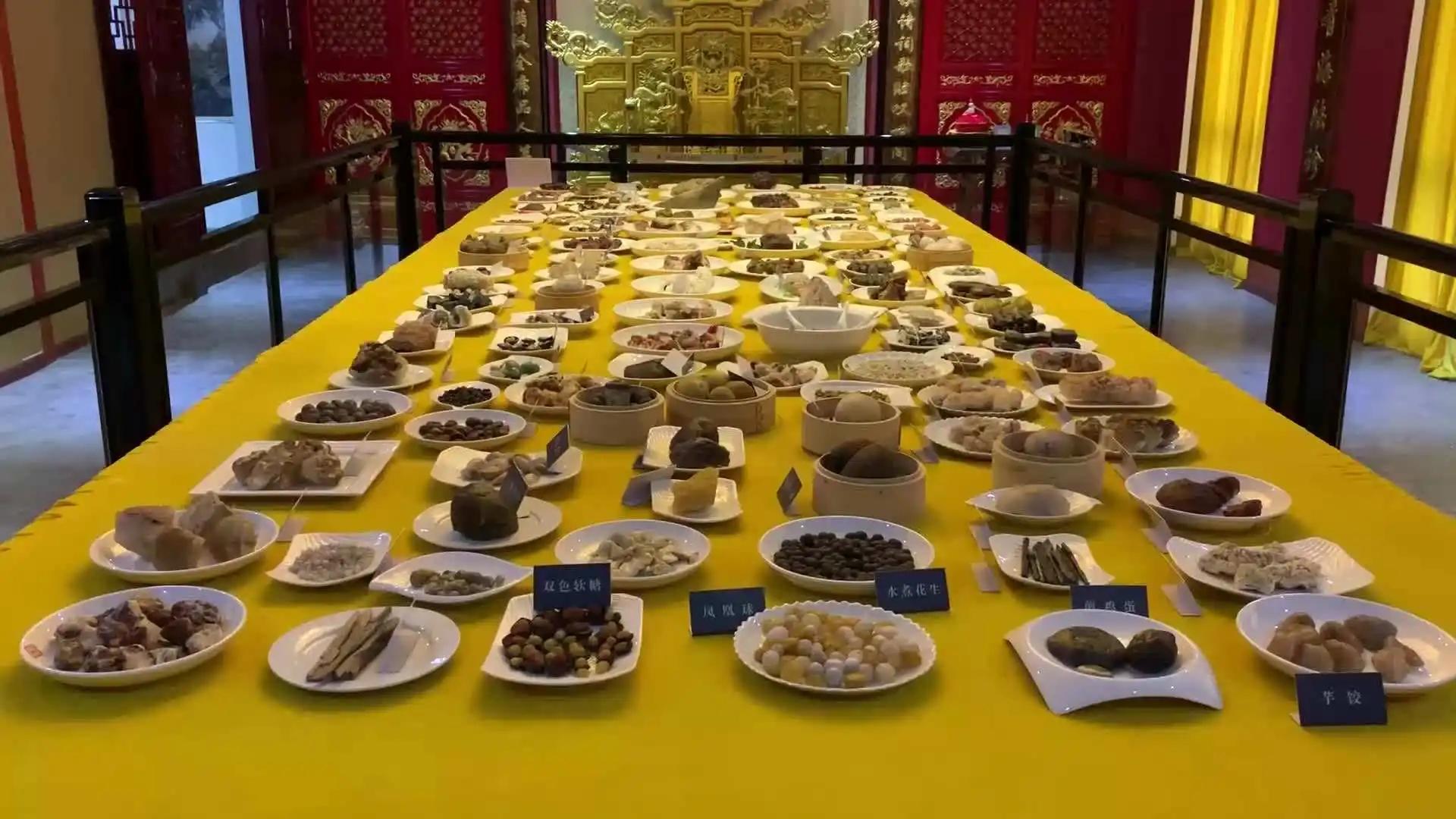 由于上早朝的时间最早是5点,所以康熙之前的皇帝早上是不吃早餐的