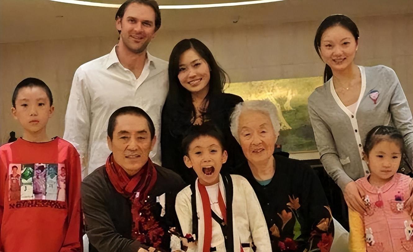 回顾江苏美女陈婷嫁大31岁张艺谋生两儿一女风光背后有心酸