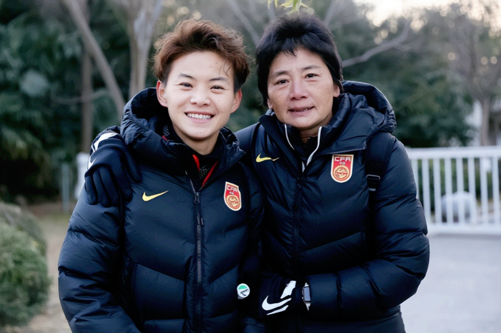 回顾女足英雄王霜5岁时被遗弃母亲早逝狼狈离场时泪水涟涟