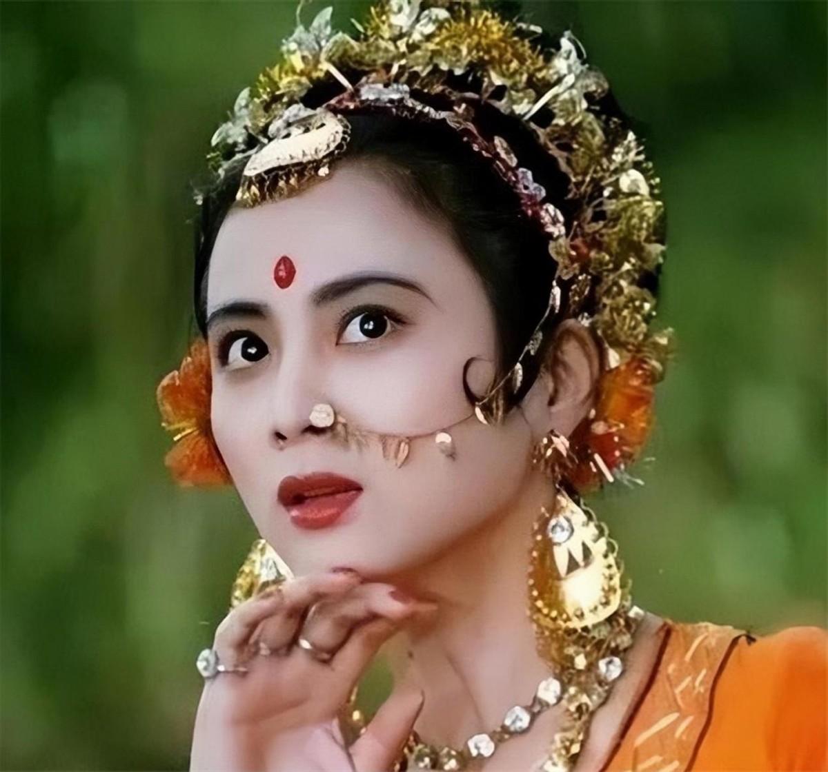 回顾演员霍秀80年代红极一时巅峰时莫名隐退今人生现状如何