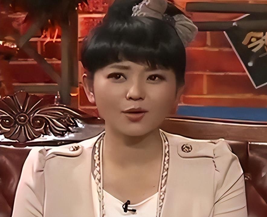 回顾央视主持人方琼15岁丧父29岁嫁大8岁上司如今成人生赢家