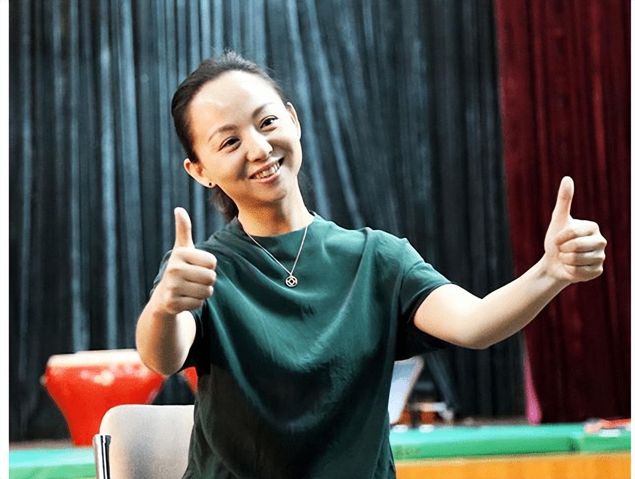 回顾千手观音邰丽华2岁失聪27岁婉拒富豪嫁理工男如今怎样了