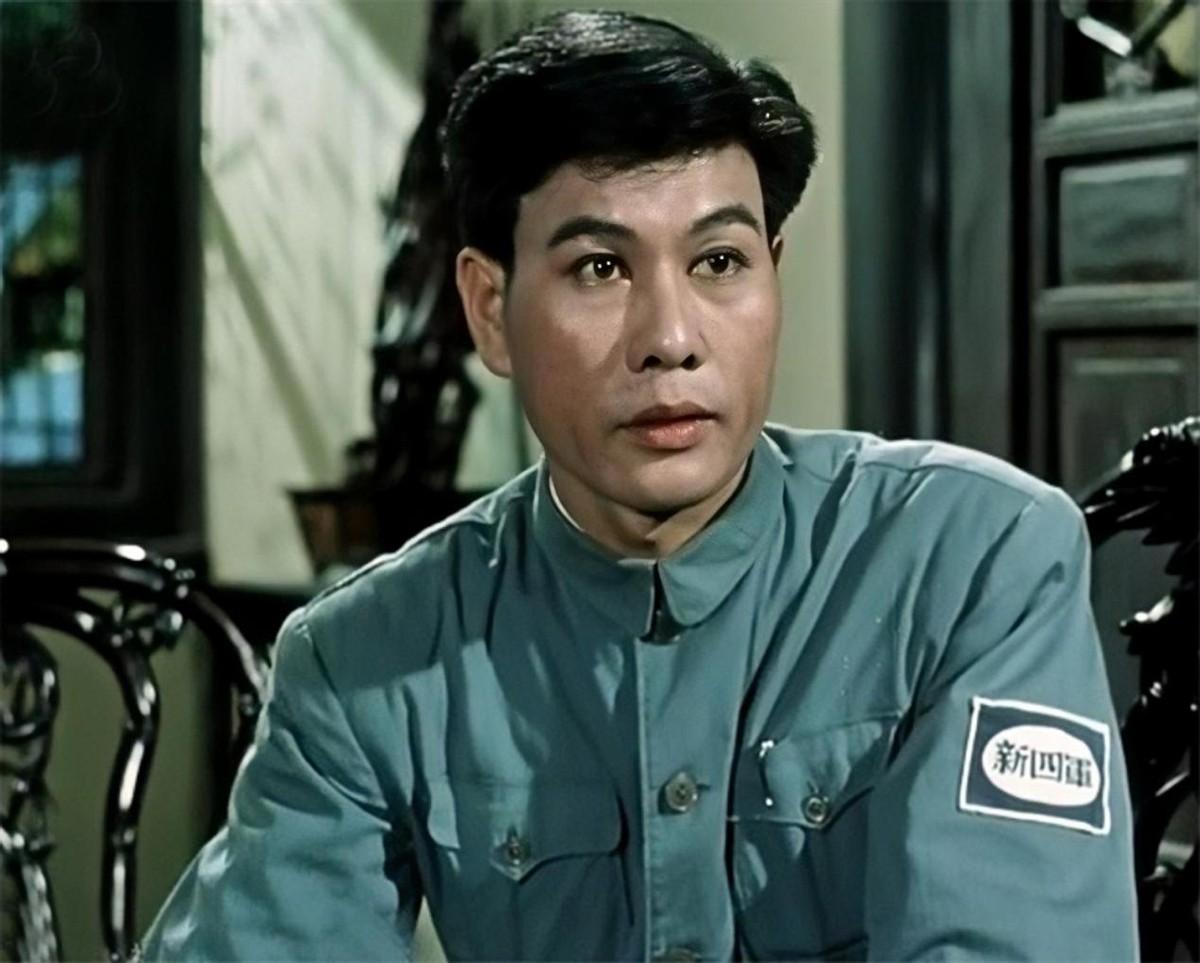 回顾八一厂男星李炎银幕高干专业户妻子恩爱一生70岁因病去世