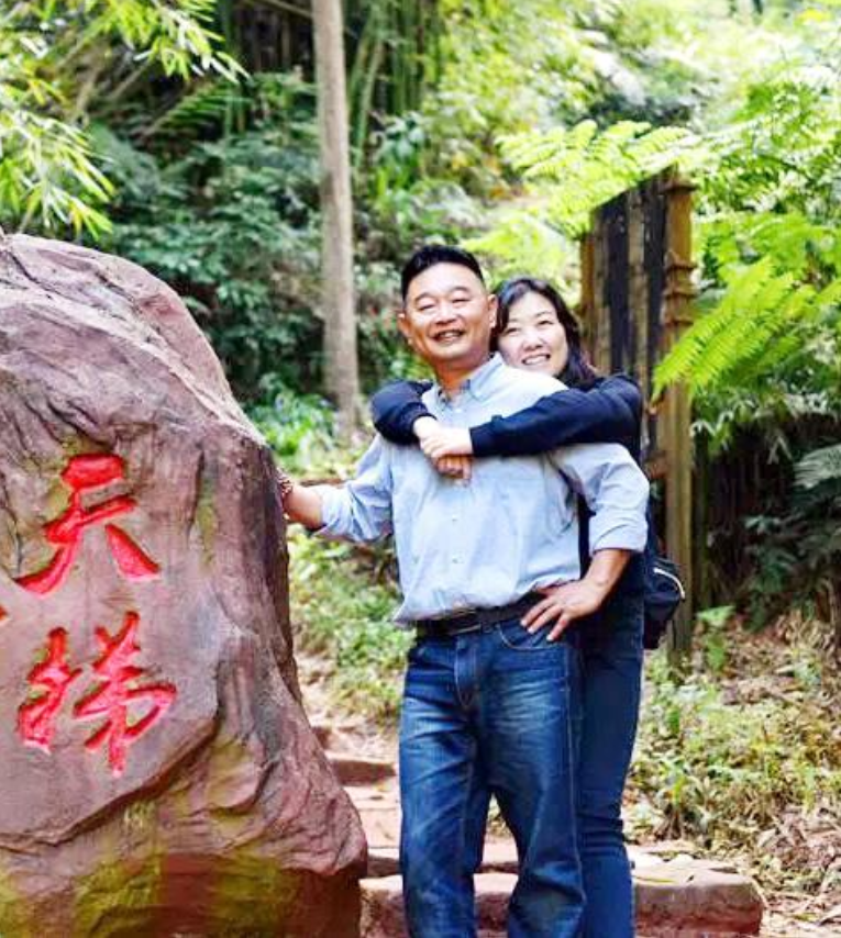 回顾肖东坡和校花妻子离婚后与女商人55天闪婚现生活状况如何