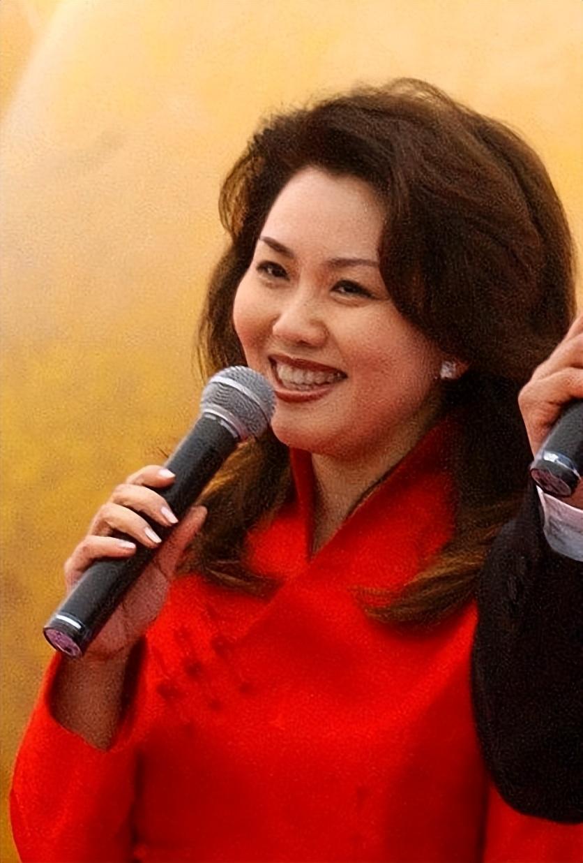 回顾央视主持人方静一生未婚44岁客死异乡成父母余生之痛