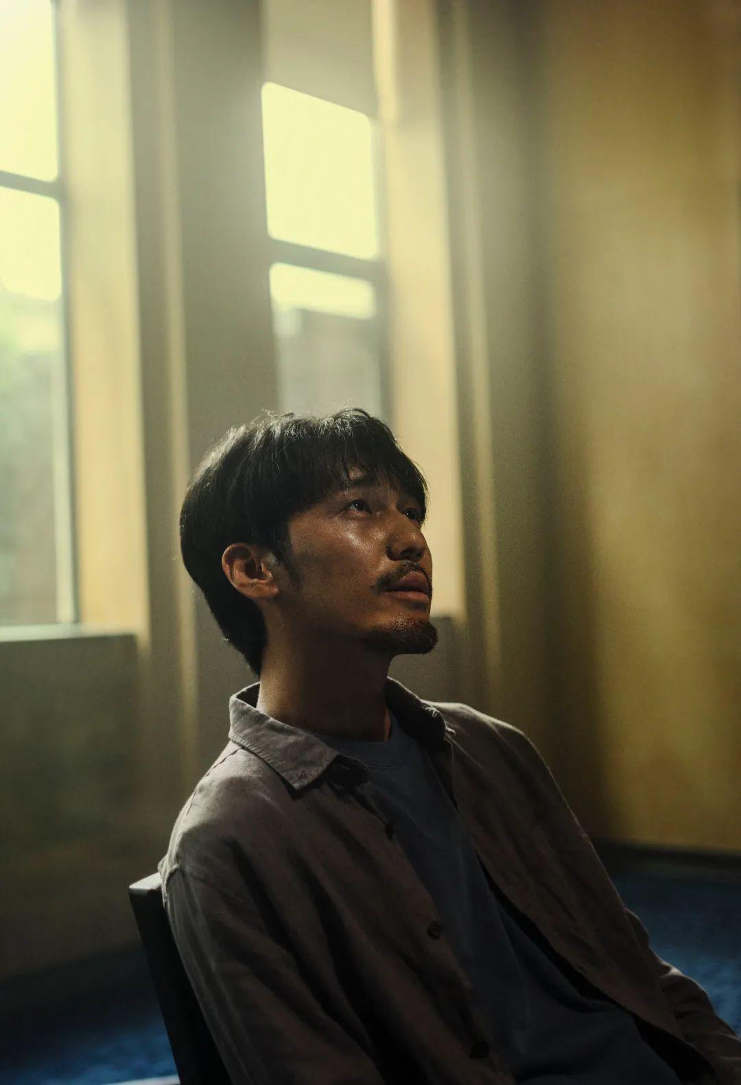 回顾母亲是演员能继承上亿家产他却跑龙套14年33岁终成实力派