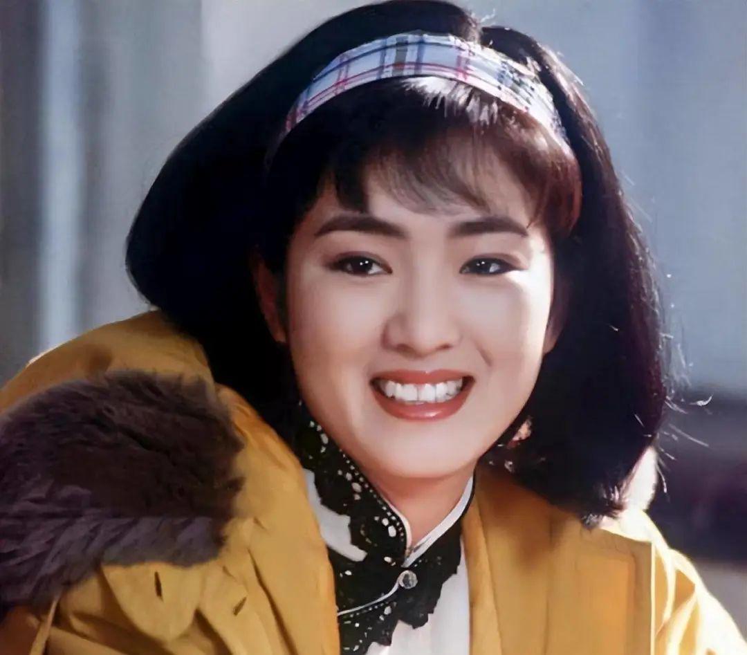 回顾陈婷19岁爱上张艺谋一段婚姻三个孩子人生状况如何了