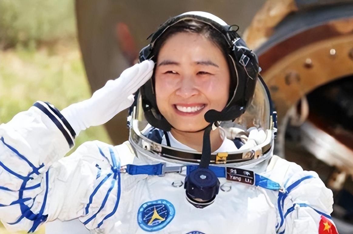 回顾女航天员刘洋:出征前给丈夫留下遗言,回归地面多年她怎样了?
