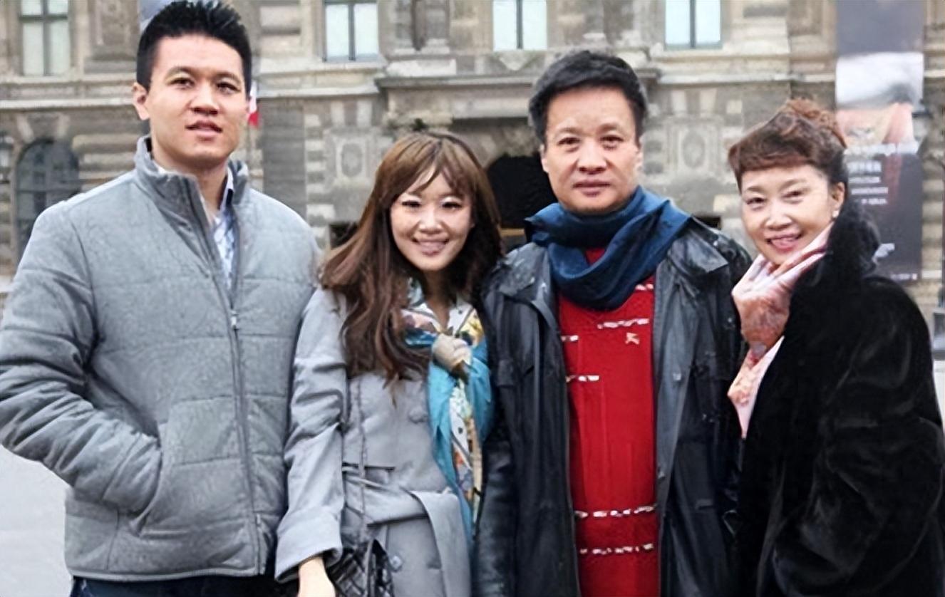 回顾阎维文25岁娶初恋陪妻子抗癌30年相濡以沫39年