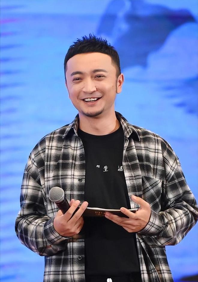 回顾尼格买提30岁娶帕夏古丽结婚9年没孩子含泪放手给她自由