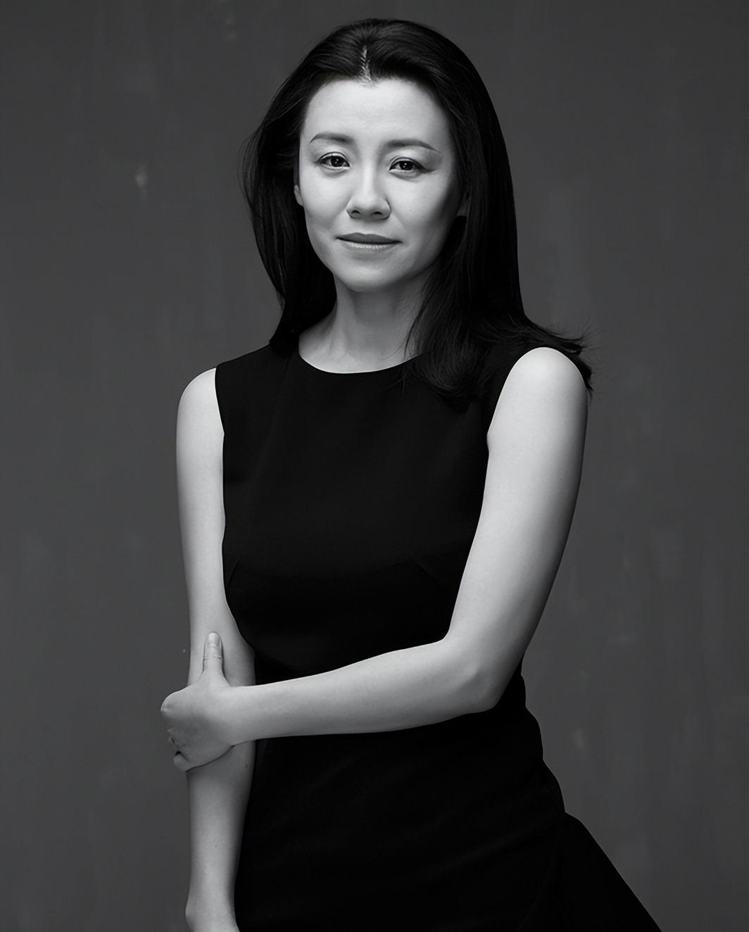 2007年,她摇身一变,成了《五号特工组》里的欧阳剑兰.