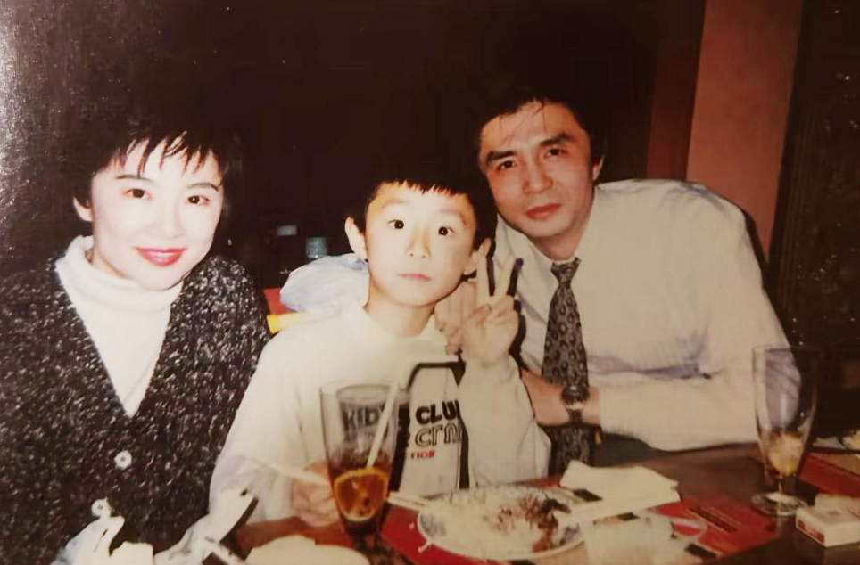 汪嘉伟曾任男排主帅红极一时离婚又再婚如今儿子是他的骄傲