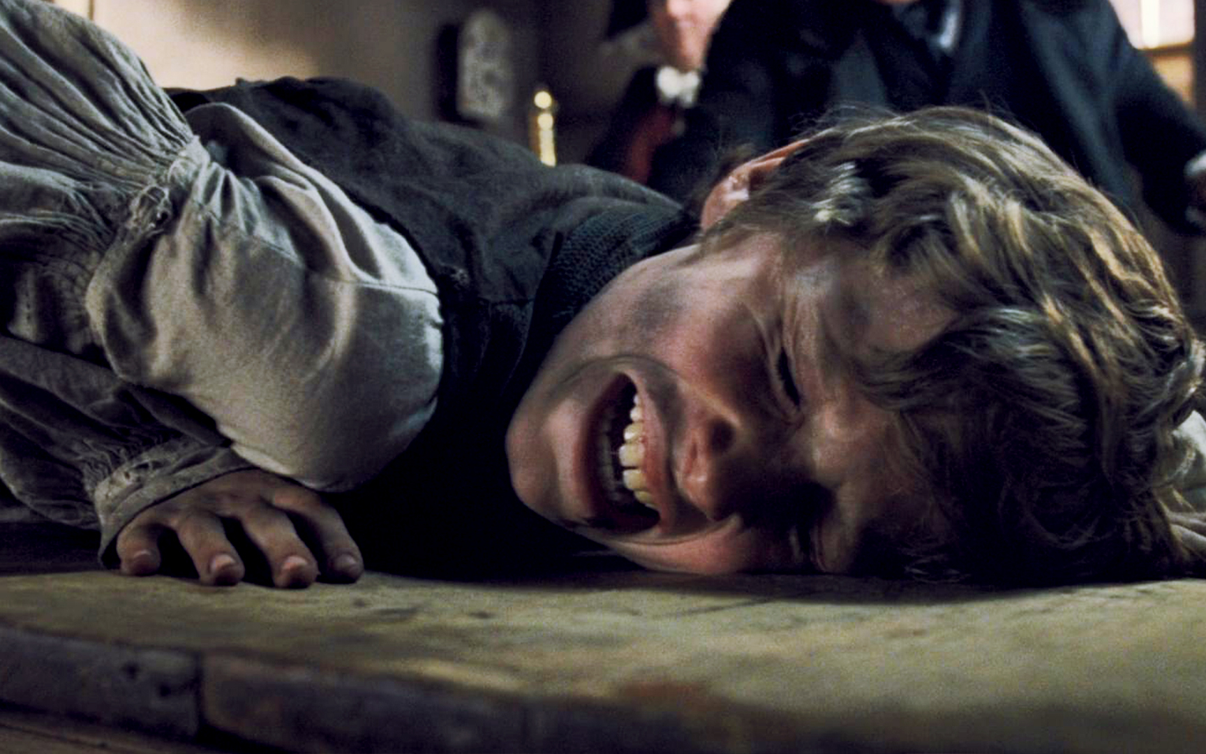 讲工业革命时,历史老师与学生共话《雾都孤儿》