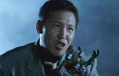 结果他被周星驰戏弄得令人啼笑皆非,让一个目中无人,横行霸道的恶人