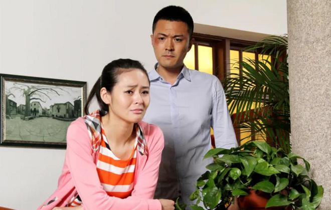 著名演员于小伟我这辈子最正确的决定就是娶了一个平凡的妻子