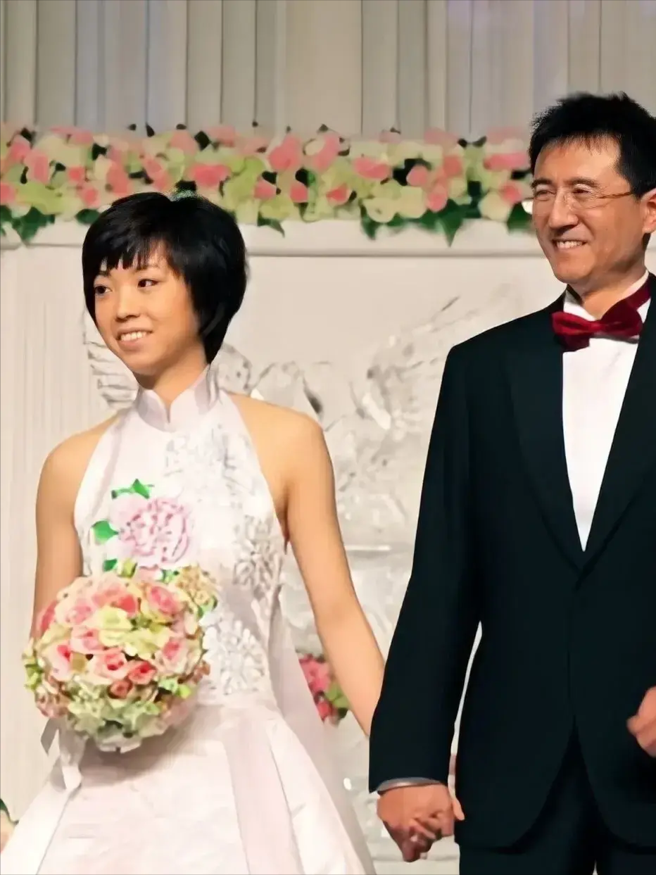 退役后变漂亮的四位国乒女将张怡宁嫁得好李晓霞最幸福