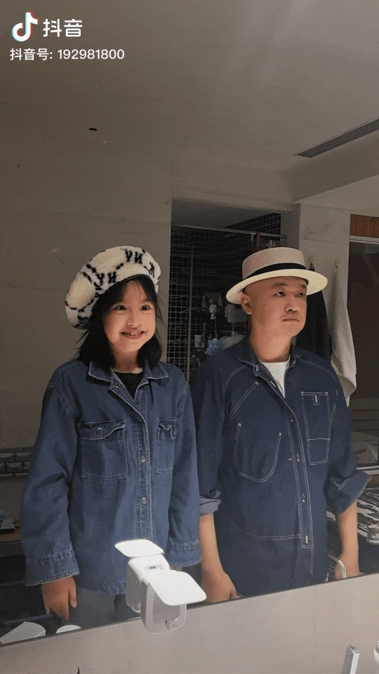 还记得包贝尔的女儿饺子吗?这么大了?