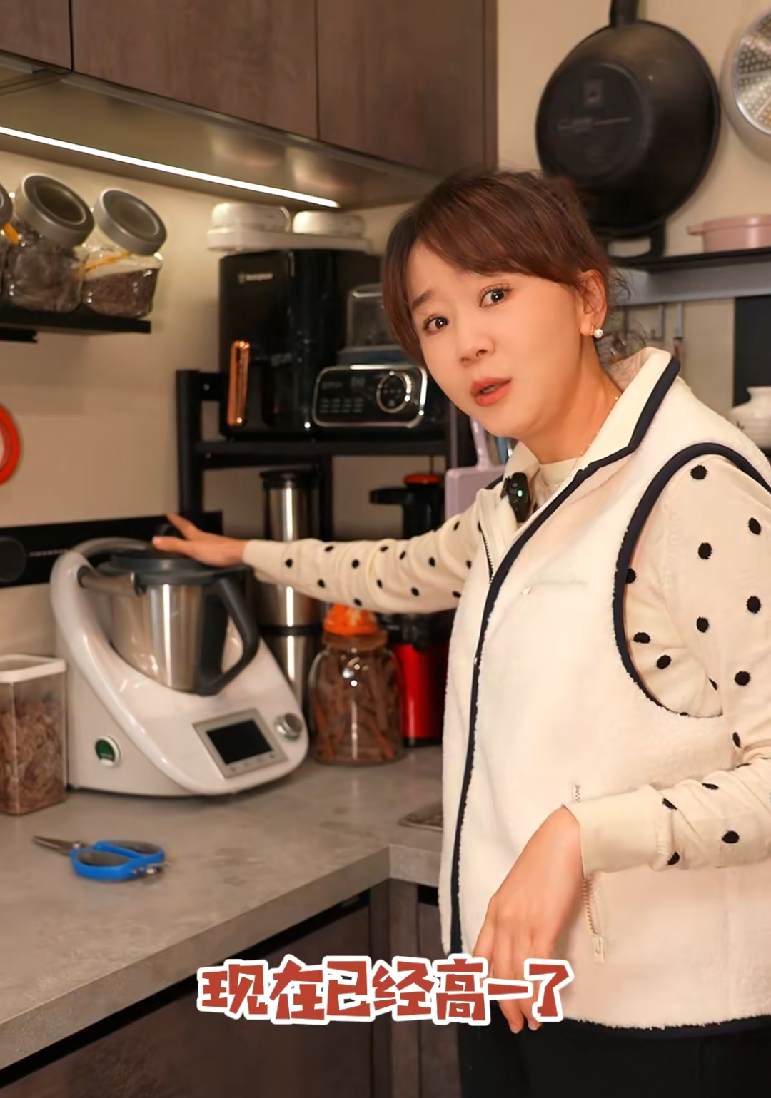 王一楠虽然没有在脸上留下明显的伤疤,但因为受伤太严重,她的面部表情