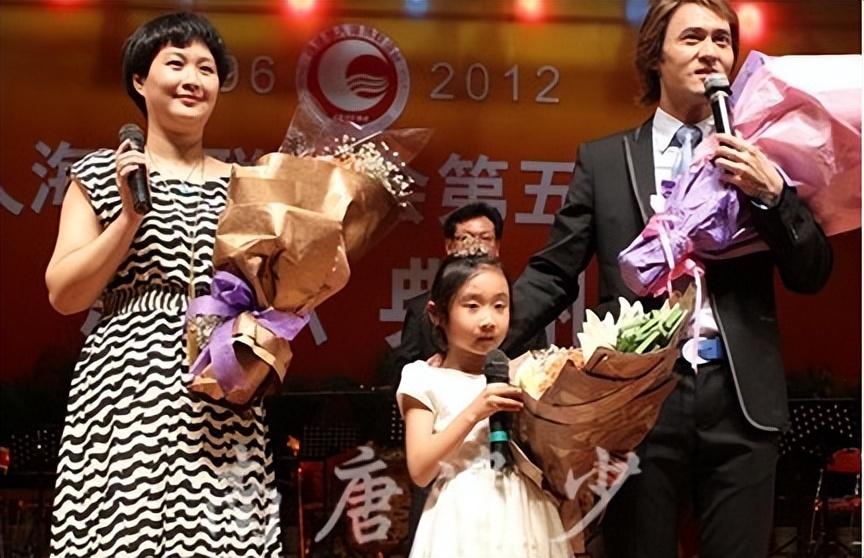 高林生的妻子也曾经是一名歌手,他们是在高林生为石云岚制作专辑时结