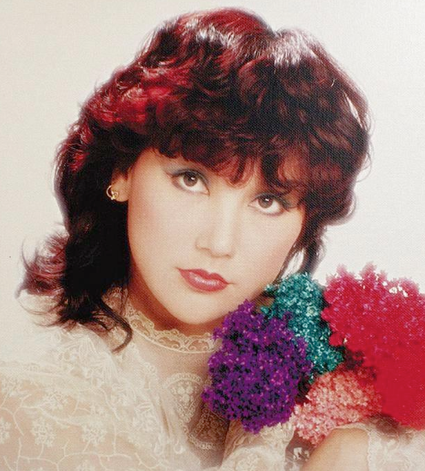 邵音音(71岁)vs尹宝莲(71岁)袁霞没有整过容,虽然满头银发,脸上有了