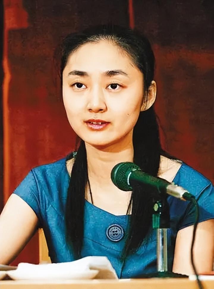 2011年慈善家丛飞遗孀在高速被砸身亡凶手我什么时候能出去