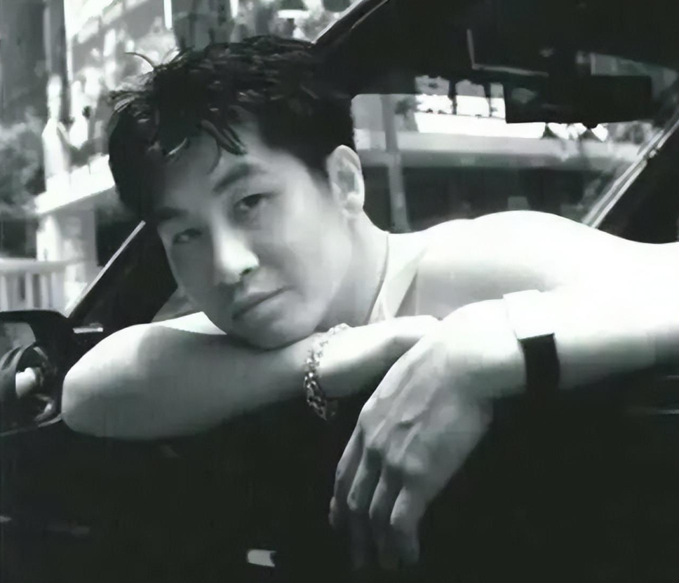 回顾郑智化3岁残疾妻子不离不弃恩爱25年如今一家三口幸福甜蜜