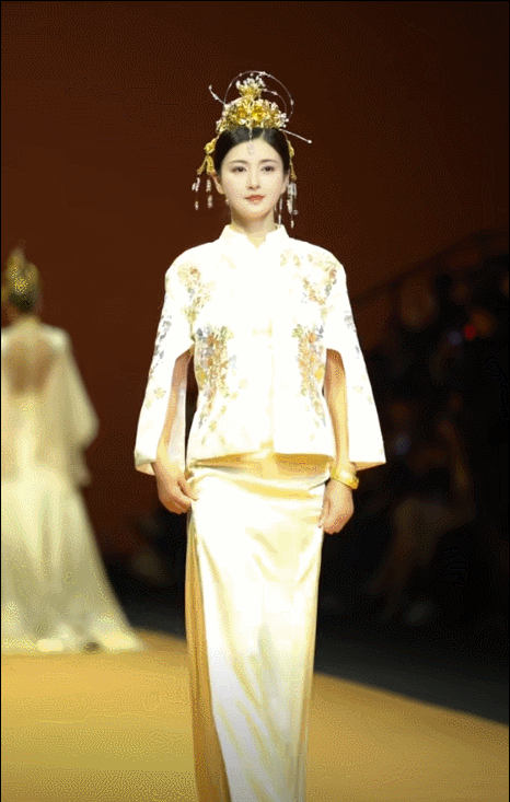 这一夜明星抢着当模特身体走了二里地翘臀还留在原地