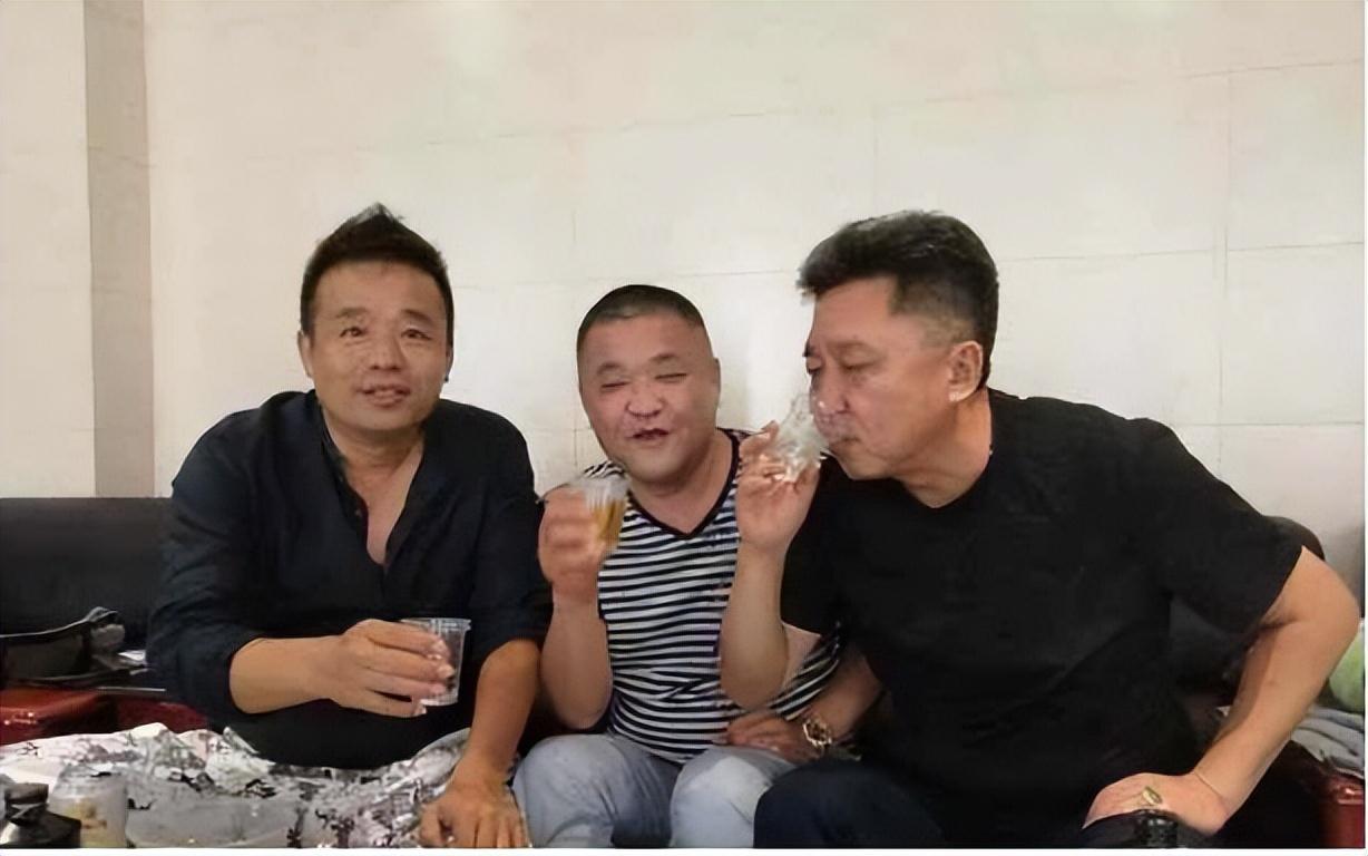 成人的师朦也走进了婚姻的殿堂,婚后生下一个女儿,随丈夫一同定居美国