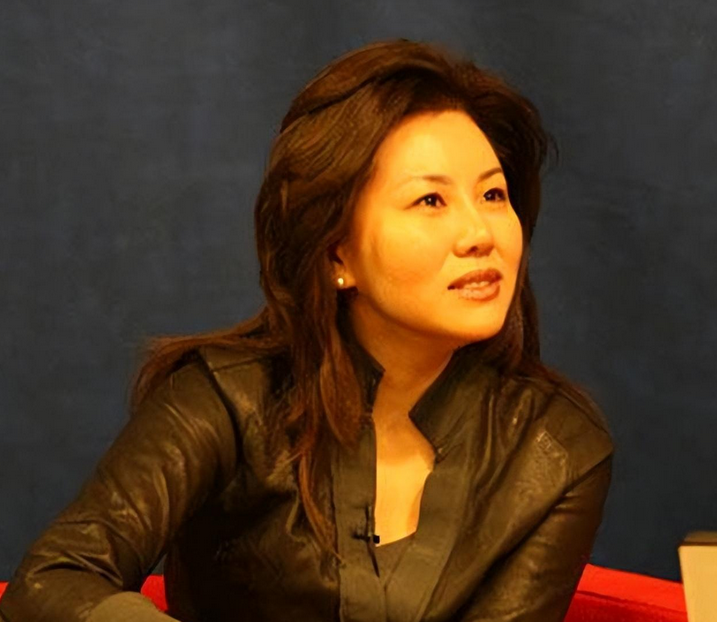 回顾央视主持人方静一生未婚44岁客死异乡成父母余生之痛