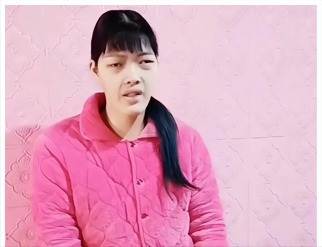 回顾女巨人小莫身高23米拍短视频吸粉14万23岁因流感去世