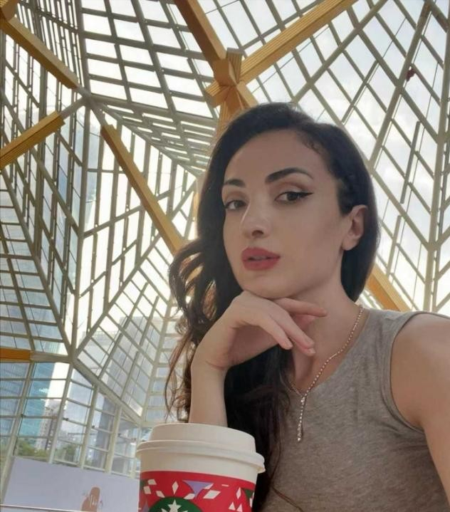 我是一位格鲁吉亚钢琴家音乐对我而言就如同生命一样重要来到中国这片