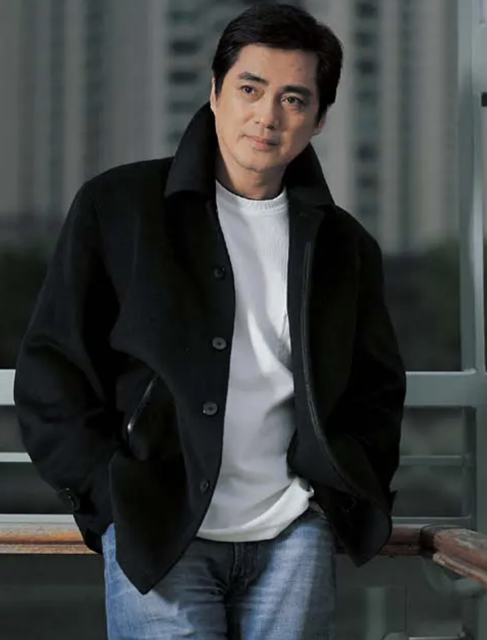 汤镇宗弟弟是汤镇业至今无绯闻将普通妻子宠成了宝